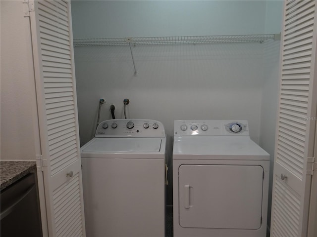 laundry room with laundry area and independent washer and dryer