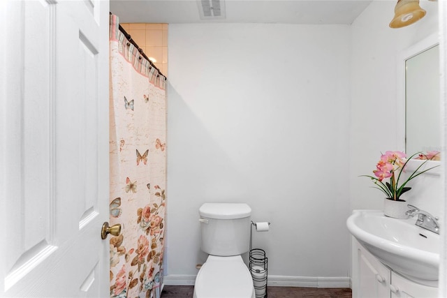 1021 Mare Bello Dr, Winter Park, FL 32792 - full bathroom featuring vanity, baseboards, toilet, and visible vents