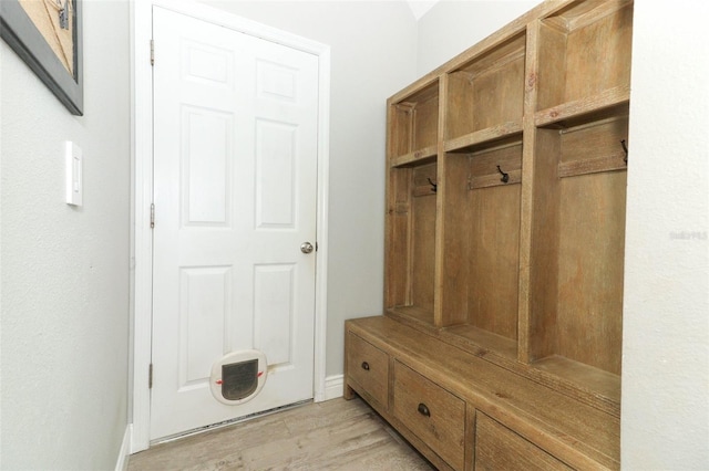 2351 Kelbrook Ct, Oviedo, FL 32765 - mudroom featuring light wood-style flooring and baseboards