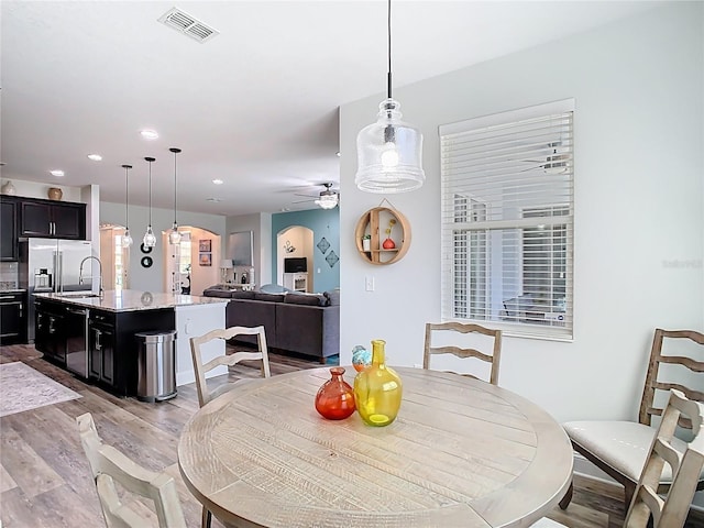 dining room featuring visible vents, recessed lighting, light wood-style floors, and a ceiling fan