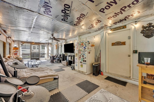 living room featuring unfinished concrete floors and ceiling fan