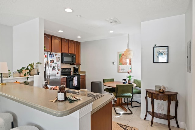 kitchen with visible vents, recessed lighting, a peninsula, and black appliances