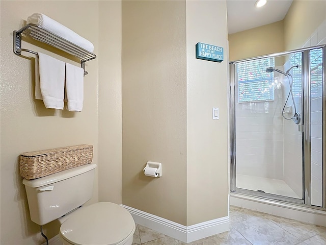 full bathroom with a stall shower, toilet, and baseboards