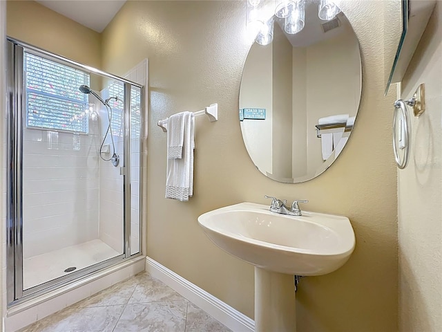 full bathroom featuring visible vents, a stall shower, and baseboards