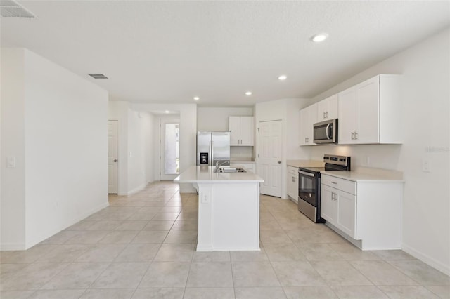 800 Griffon Ave, Lake Alfred, FL 33850 - kitchen with stainless steel appliances, a sink, white cabinetry, light countertops, and recessed lighting