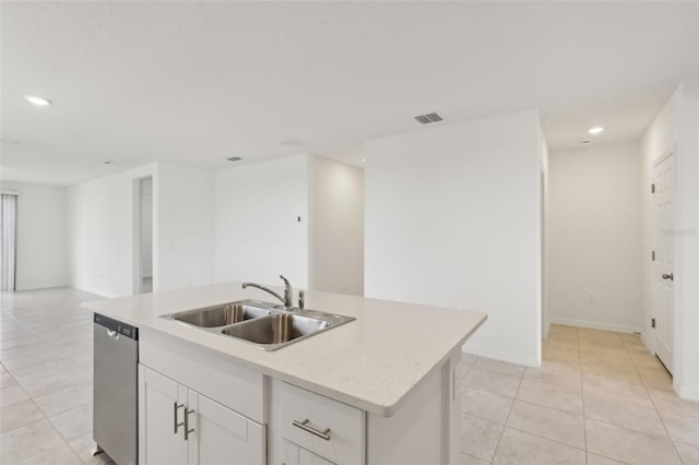 800 Griffon Ave, Lake Alfred, FL 33850 - kitchen with stainless steel dishwasher, a sink, recessed lighting, open floor plan, and a kitchen island with sink