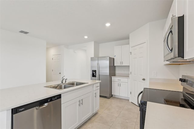 800 Griffon Ave, Lake Alfred, FL 33850 - kitchen with appliances with stainless steel finishes, a sink, white cabinets, light countertops, and recessed lighting