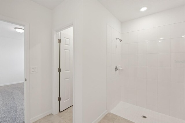 800 Griffon Ave, Lake Alfred, FL 33850 - bathroom with a tile shower, baseboards, and recessed lighting
