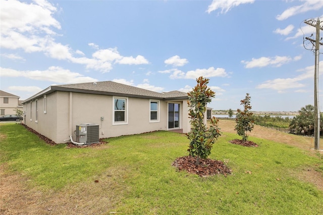 800 Griffon Ave, Lake Alfred, FL 33850 - back of property featuring stucco siding, central air condition unit, a yard, and roof with shingles