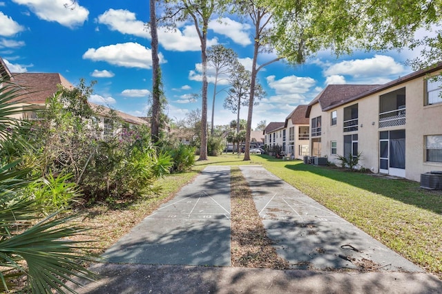 view of street featuring a residential view