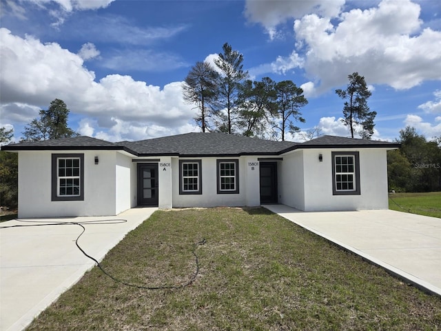 ranch-style home featuring stucco siding, a front lawn, and a shingled roof