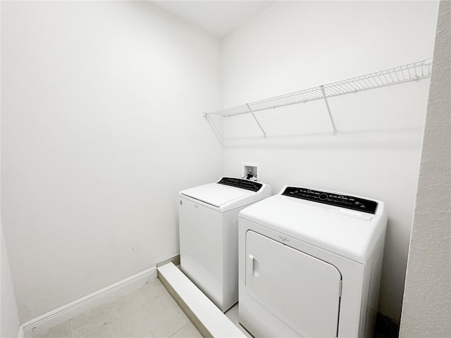 laundry area with washer and clothes dryer, laundry area, and baseboards