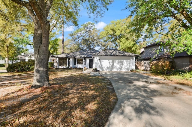 view of front facade with a garage and driveway