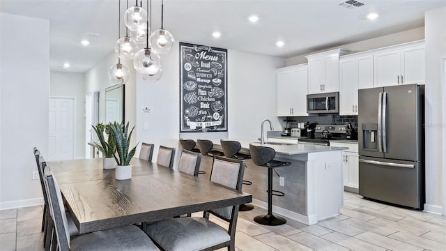 dining room featuring recessed lighting, visible vents, and baseboards