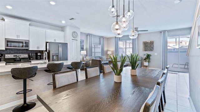 dining room with baseboards, recessed lighting, visible vents, and ceiling fan