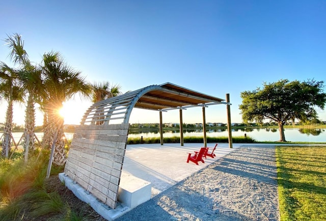 view of property's community featuring a water view