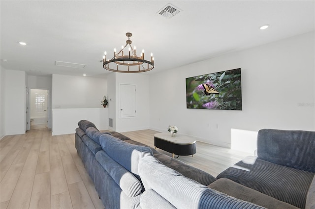 living room with an inviting chandelier, recessed lighting, visible vents, and light wood-type flooring