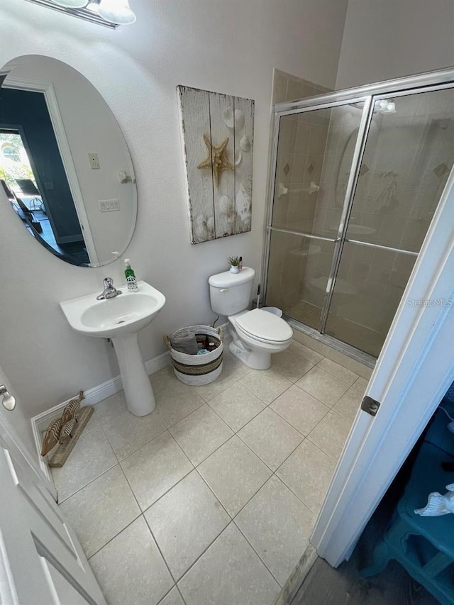 full bath featuring tile patterned flooring, a stall shower, toilet, and baseboards