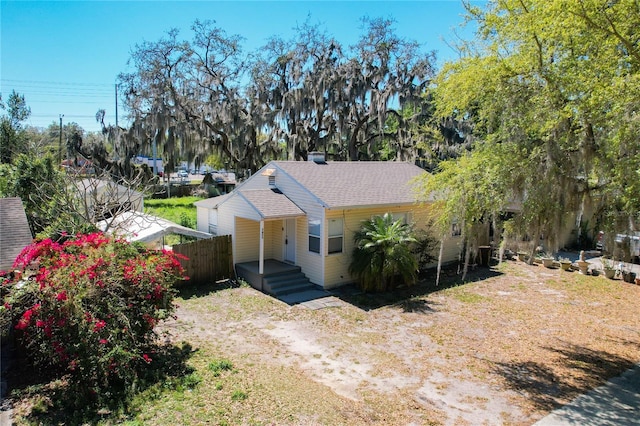 view of front of property featuring a shingled roof