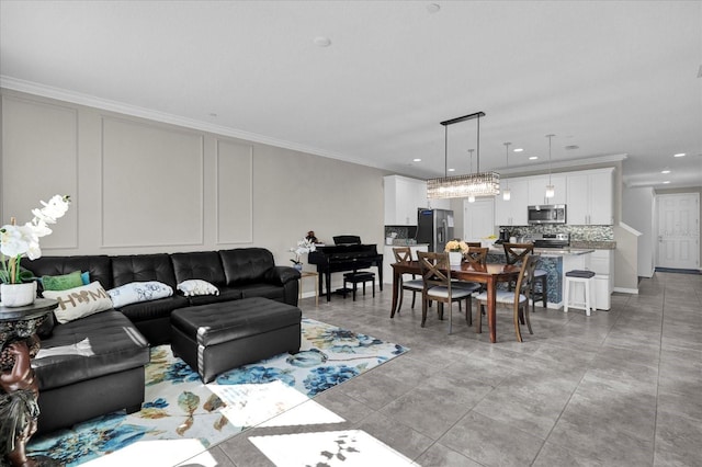 living area with recessed lighting, baseboards, crown molding, and a decorative wall