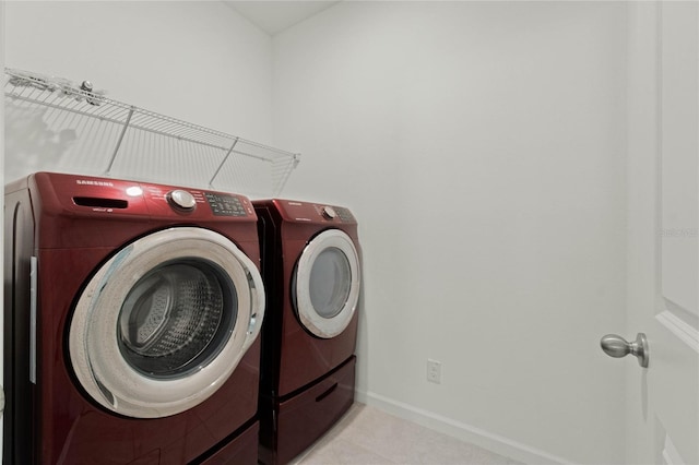 laundry area with baseboards, laundry area, and washing machine and clothes dryer