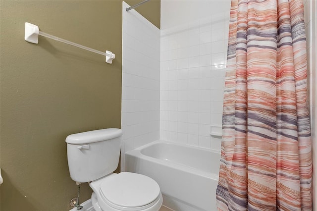 full bathroom featuring toilet and shower / tub combo with curtain