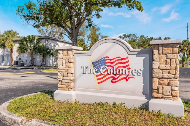 view of community / neighborhood sign