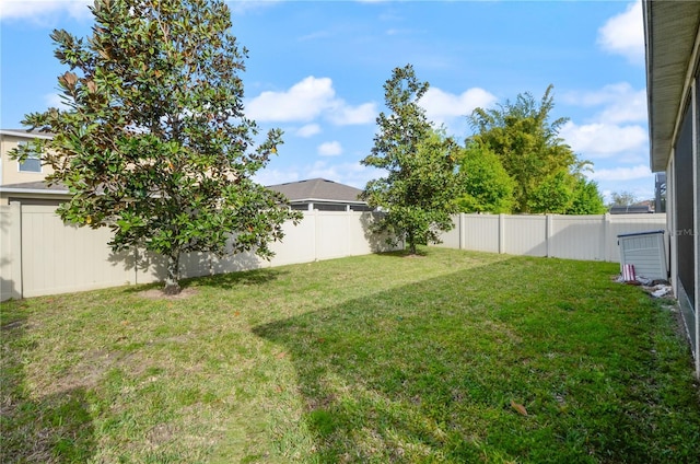 view of yard featuring a fenced backyard