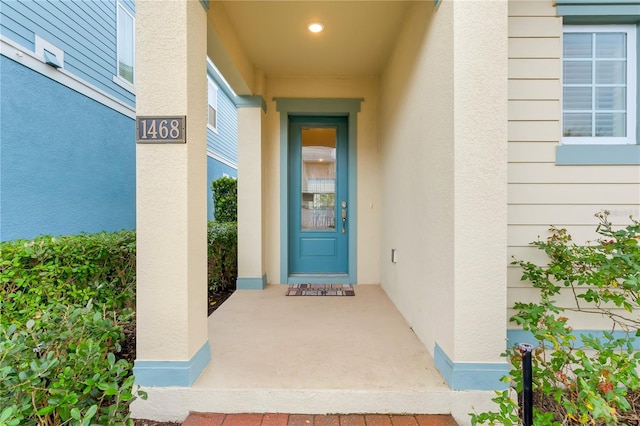 view of exterior entry featuring stucco siding