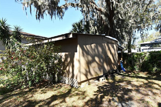 view of outdoor structure with an outbuilding