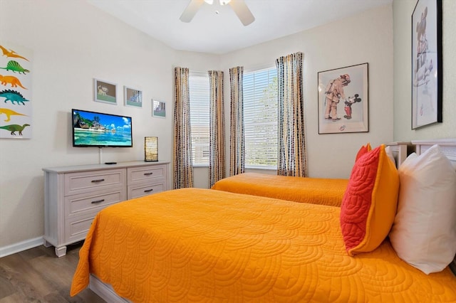 bedroom featuring dark wood-type flooring, baseboards, and ceiling fan