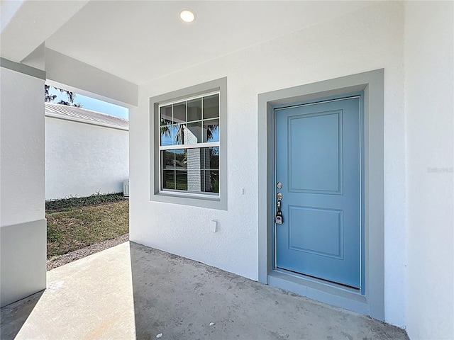 property entrance featuring stucco siding