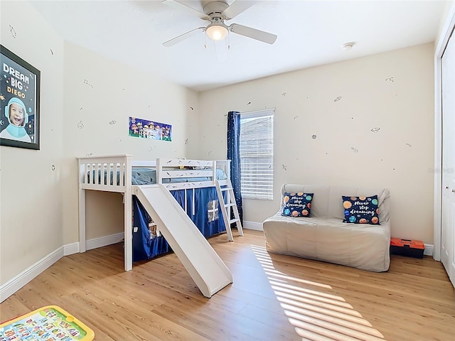 bedroom featuring light wood-style floors, baseboards, and ceiling fan