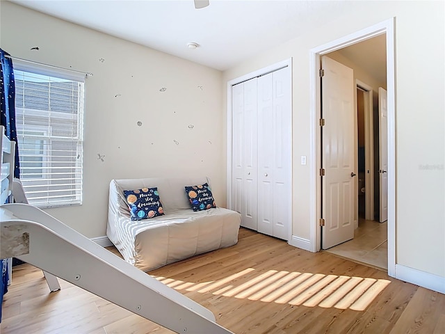 living area featuring light wood-type flooring and baseboards