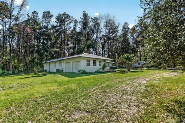 view of yard with a garage