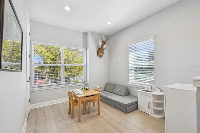 dining area featuring recessed lighting, light wood-type flooring, baseboards, and a healthy amount of sunlight