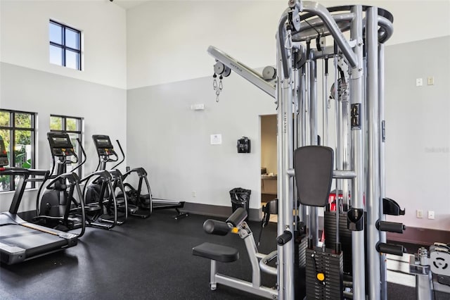 workout area featuring baseboards