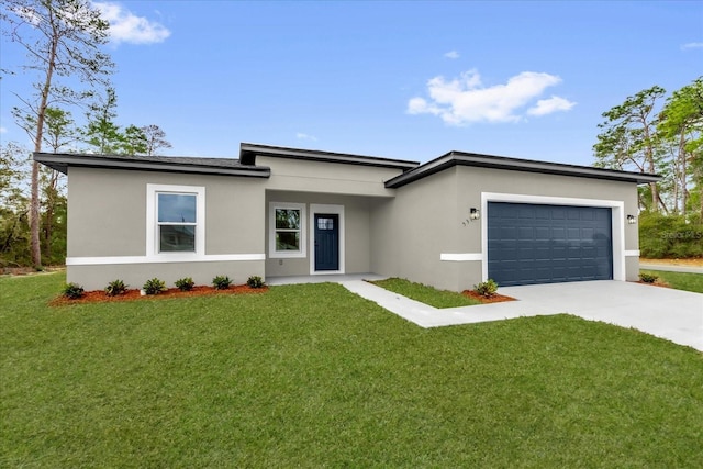 view of front of home featuring driveway, stucco siding, an attached garage, and a front lawn