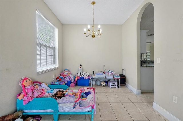 interior space featuring a notable chandelier, baseboards, and arched walkways