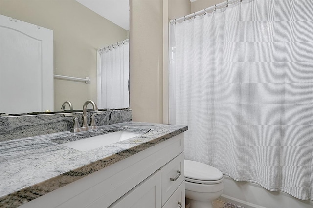 full bath featuring vanity, toilet, and shower / bathtub combination with curtain