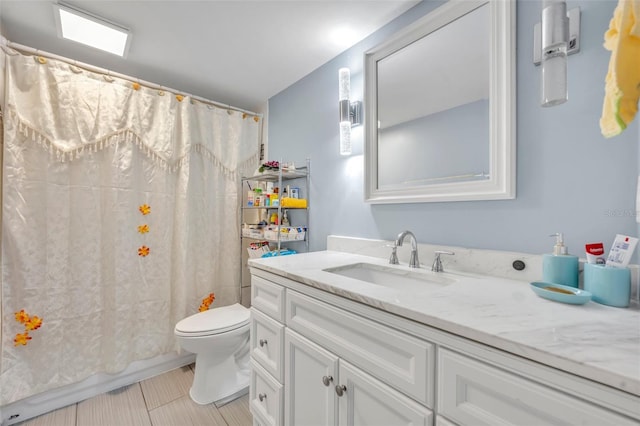 full bath with shower / bath combo with shower curtain, toilet, and vanity