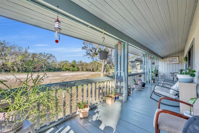 sunroom / solarium with vaulted ceiling