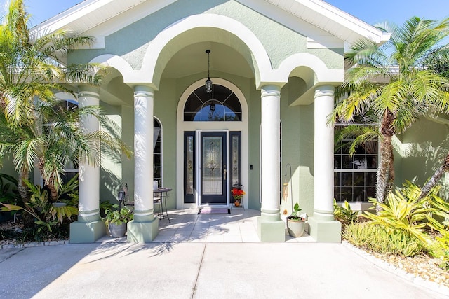 view of exterior entry with stucco siding