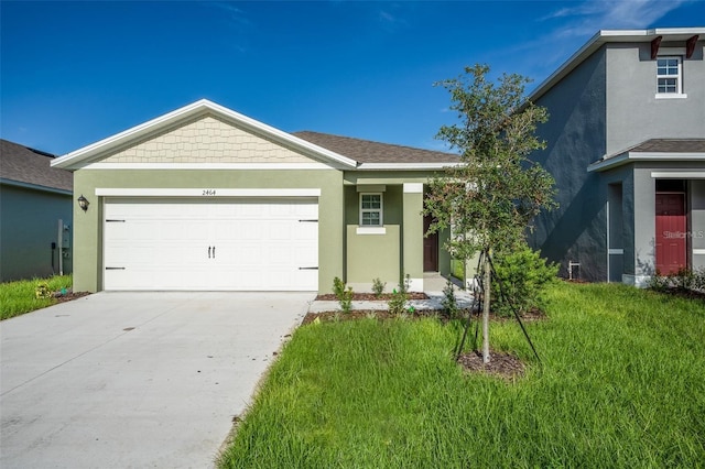 view of front facade featuring stucco siding, driveway, a front lawn, and a garage