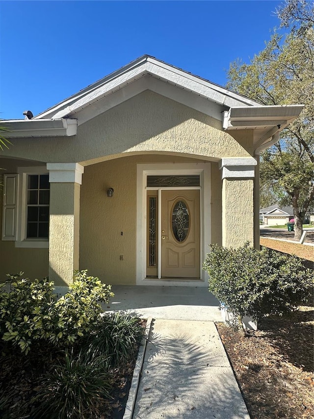 entrance to property with stucco siding