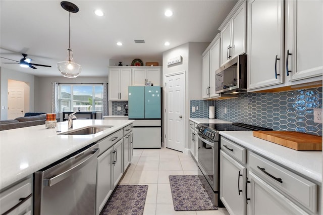 kitchen with visible vents, a ceiling fan, a sink, appliances with stainless steel finishes, and light tile patterned floors