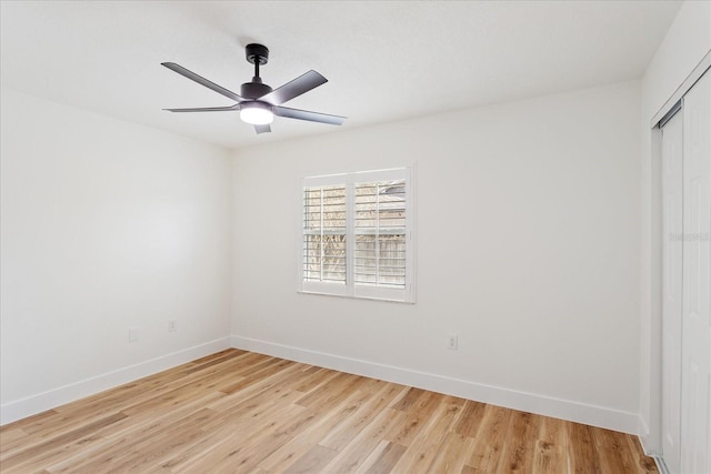 unfurnished room featuring light wood-type flooring, baseboards, and ceiling fan