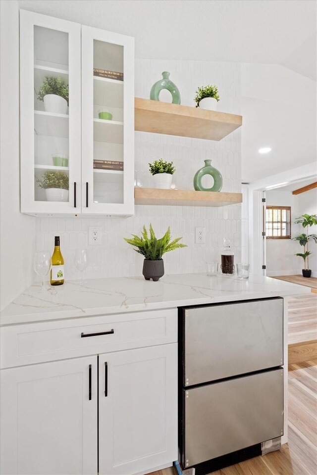 116 E Cottesmore Cir, Longwood, FL 32779 - bar featuring light wood finished floors and backsplash