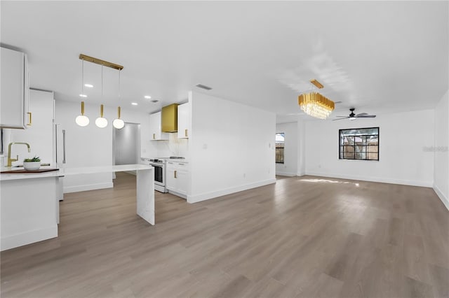 607 Dunblane Dr, Winter Park, FL 32792 - unfurnished living room featuring visible vents, baseboards, light wood-style flooring, recessed lighting, and ceiling fan
