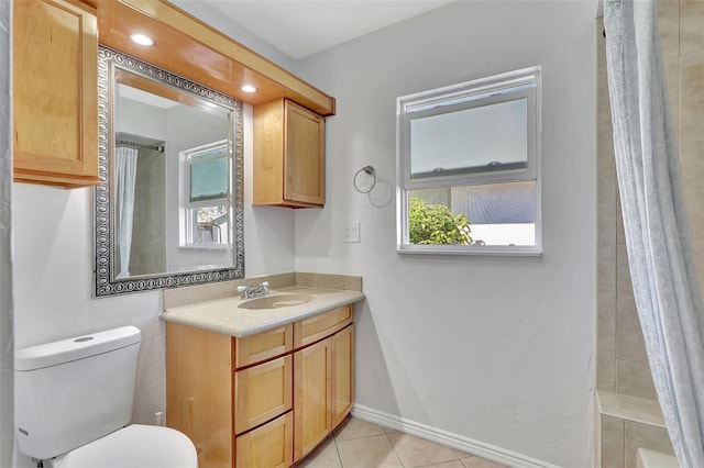 full bathroom featuring tile patterned flooring, toilet, a shower with curtain, and baseboards